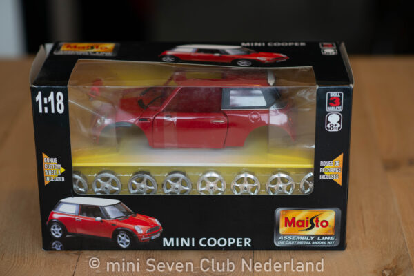 Die cast new MINI metal model kit  - Maisto